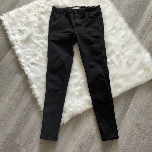 Madewell Denim - Madewell Black Denim 10” High-Rise Skinny Jeans (Size 30t)